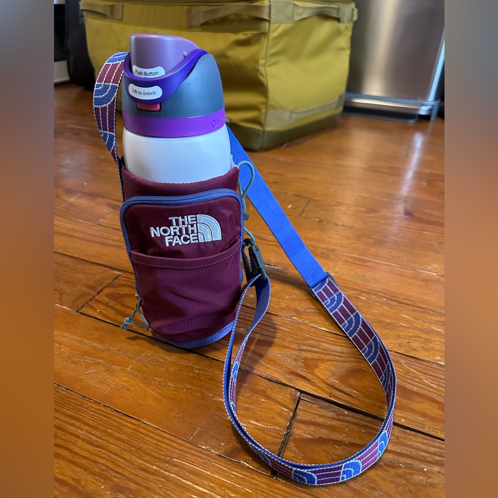 Owala 32oz in Dreamy Field & The North Face Borealis water bottle holder